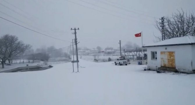 Beklenen Kar Yurda Giriş Yaptı: Edirne Kısa Sürede Beyaza Büründü