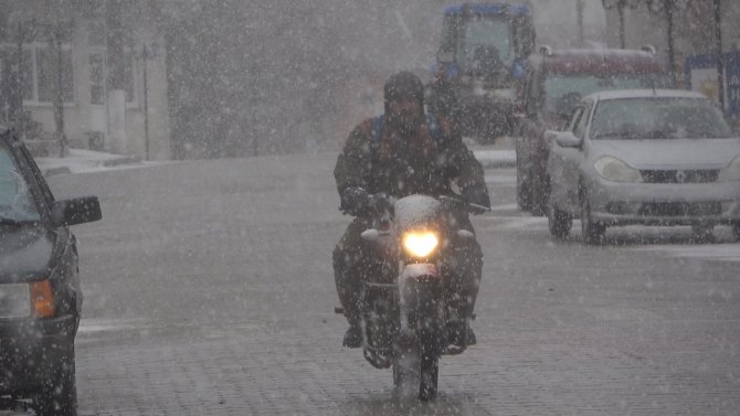 Kırklareli’nde Kar Yağışı Etkili Oluyor