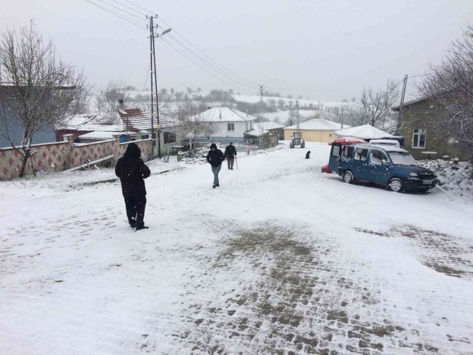 Kırklareli’nde Kar Yağışı Etkili Oluyor