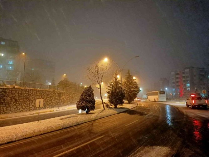 Kocaeli’de Kar Yağışı Zor Anlar Yaşattı