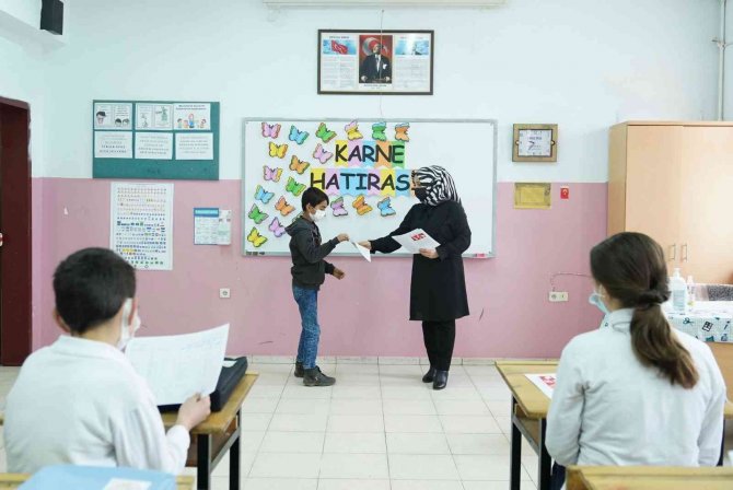 Bakan Özer: “Yarıyıl Tatilini Uzatmamızı Gerektirecek Herhangi Bir Durum Söz Konusu Değildir”