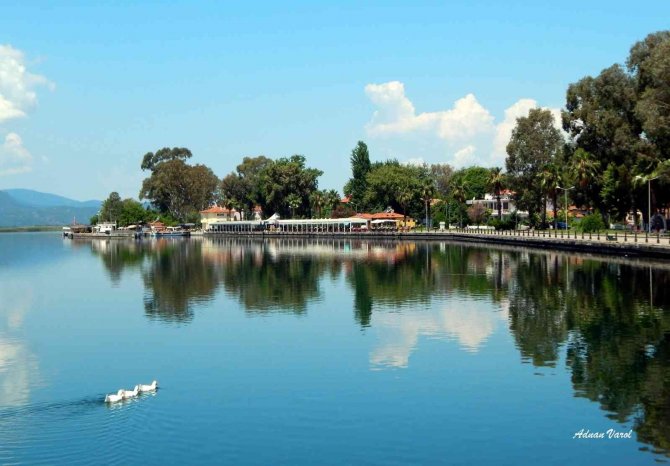 Köyceğiz’in Doğa Manzaraları Kartpostallık Görüntüler Oluşturdu