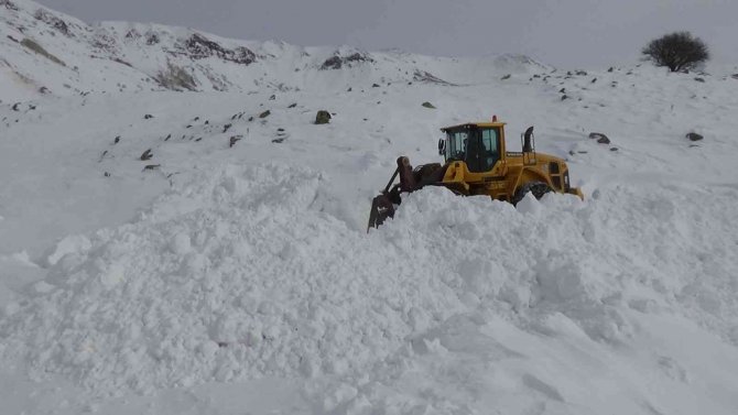 Muş’ta 220 Köy Yolu Ulaşıma Açıldı