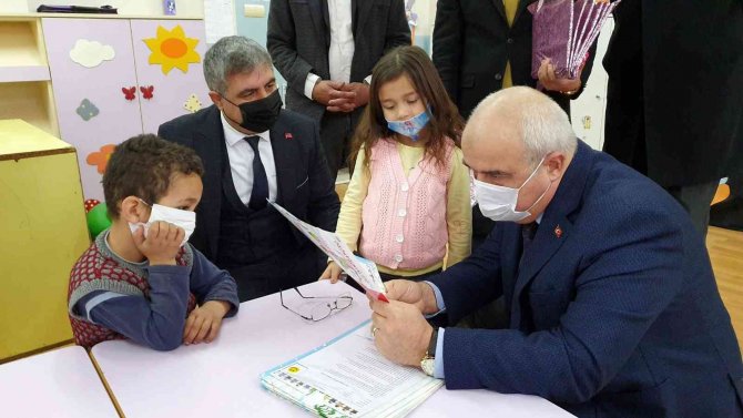 Nazilli’deki Okullarda Karne Sevinci