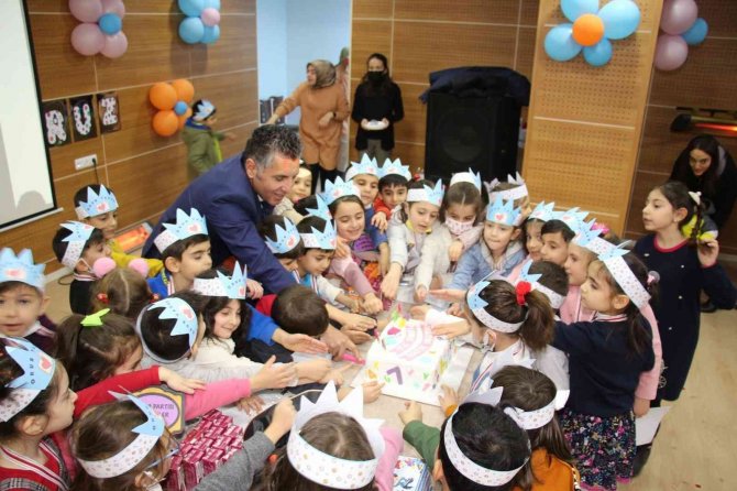 Minik Yüreklerden Okuma Bayramı Programı