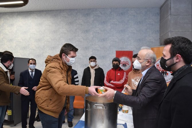 Rektörden Öğrencilerin İçini Isıtan Hareket