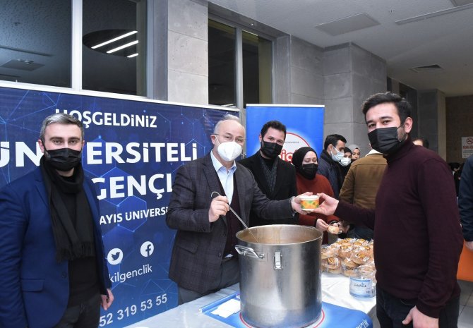 Rektörden Öğrencilerin İçini Isıtan Hareket