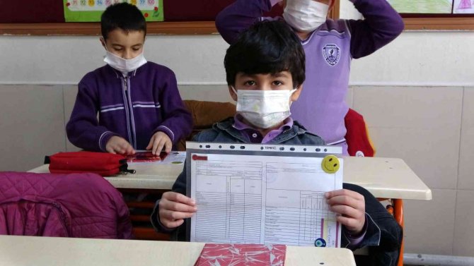 Osmaniye’de 137 Bin Öğrenci Karne Heyecanı Yaşadı