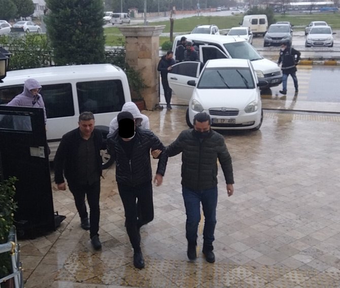 Oto Dolandırıcılığı Yapan 12 Şüpheli Adliyeye Sevk Edildi
