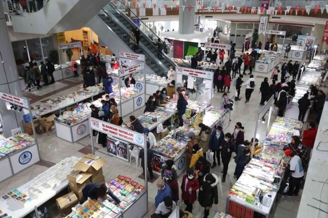 Birbirinden Değerli Yazarlar Pursaklar’da Kitapseverlerle Buluşuyor
