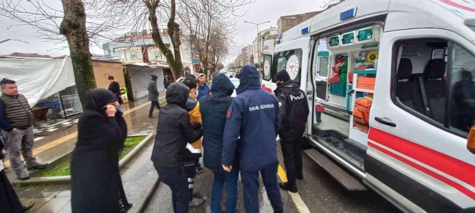 Kebapçıya Gitti, “Karımın Tütününe Zehir Kattınız” Diyerek Bıçakla Panik Yaşattı
