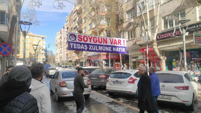 Şanlıurfa’da Esnaf Yüksek Elektrik Faturaları İçin Dedaş’ı Protesto Etti