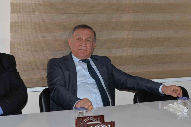 Başkan Akay: "Mahallelere Spor Tesisleri Yapıyoruz"