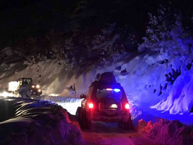 Şırnak’ta Ekipler 4 Saatlik Çalışma Sonrası Rahatsızlanan Vatandaşa Ulaştı
