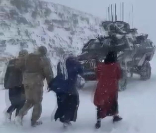 Şırnak’ta Jandarma Ekipleri Kirpi Ve Kobralarla Kar Mağduru 150 Vatandaşı Güvenli Bölgeye Çıkarttı