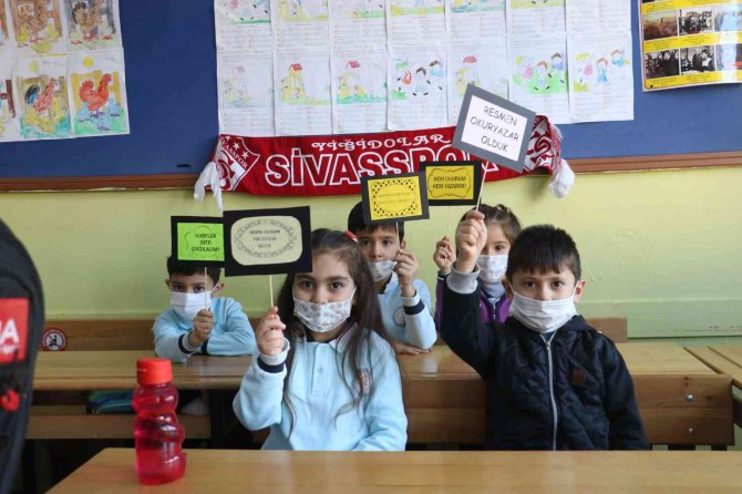 Öğrencilerin Karne Heyecanına Vali Ve Belediye Başkanı Da Ortak Oldu