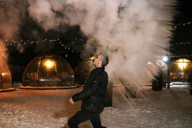 Sivas Dondu, Havaya Atılan Su Yere Buz Olarak Düştü