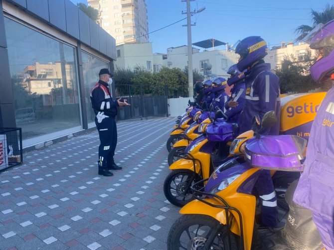 Jandarmadan Kuryelere Trafik Eğitimi