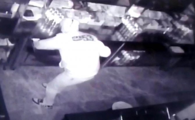 Hırsızlık Şüphelileri Önce Kameraya Sonra Polise Yakalandı