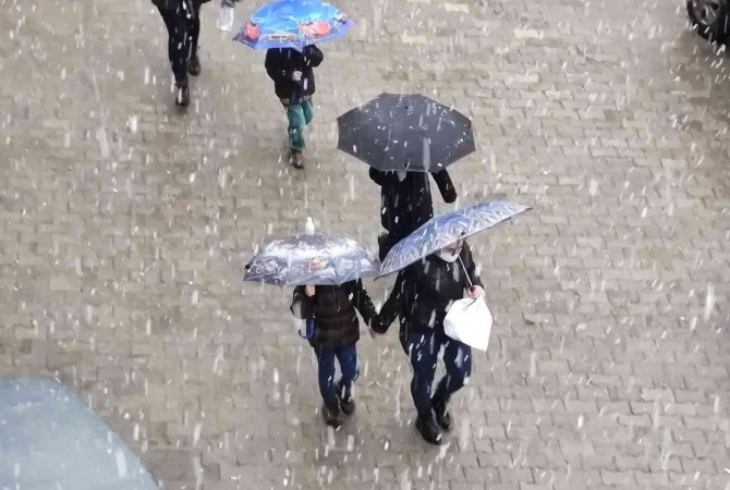 Tekirdağ’da Beklenen Kar Yağışı Başladı