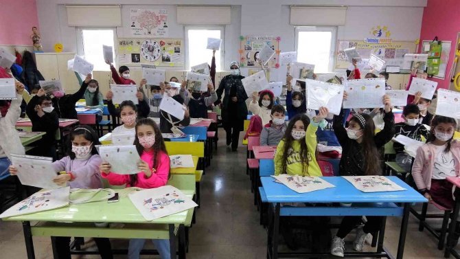 Karne Heyecanı Yaşayan Öğrenciler İkinci Dönemde Okulların Kapanmamasını İstedi