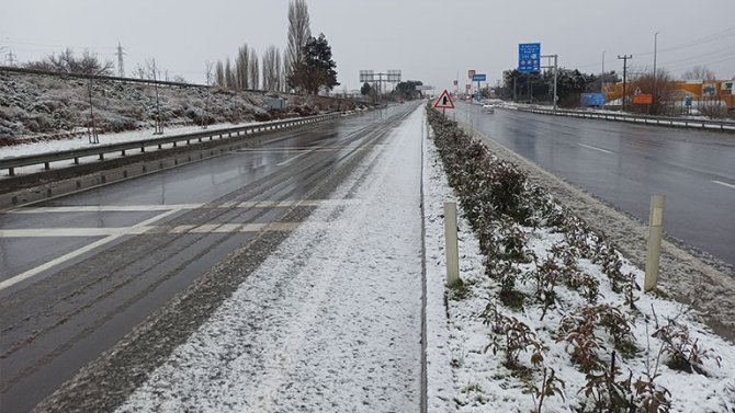 Kar Yağışı Çocuklara Karne Hediyesi Oldu