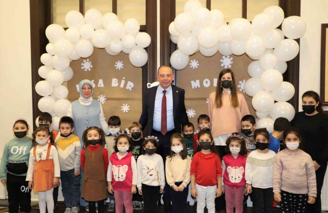 Başkan Akın’dan Minik Öğrencilere Yarıyıl Hediyesi