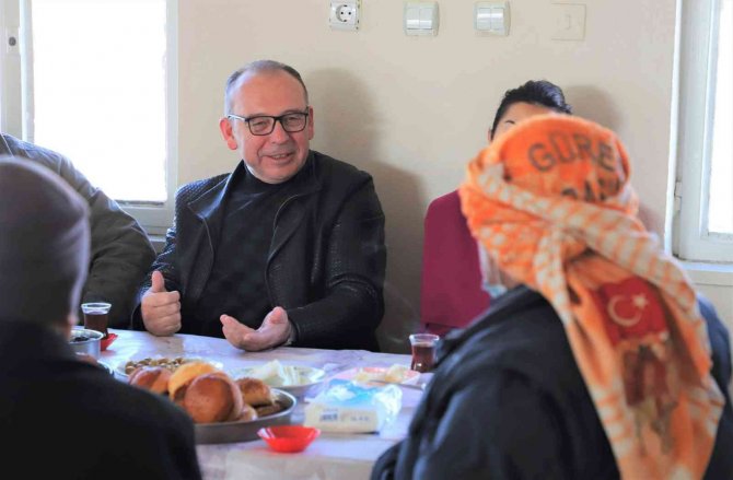 Başkan Akın Mahallelerin Sorunlarını Yerinde Tespit Ediyor
