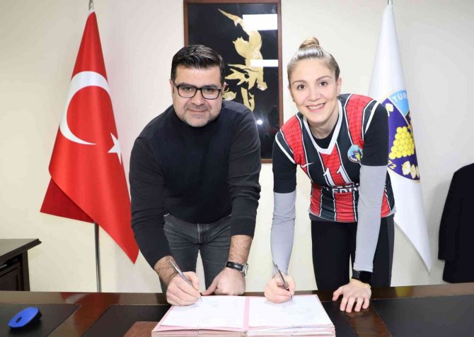 Selen Kafadar Aşıcı Turgutlu Belediyespor’da
