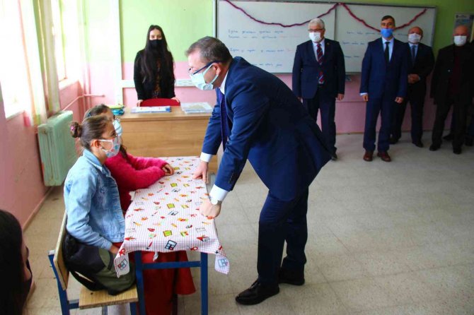 Yozgat’ta Öğrenciler Karnelerini Aldı