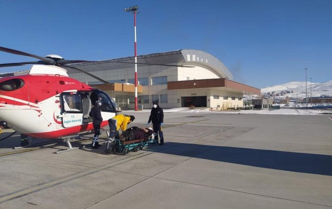Düşük Tehlikesi Olan Kadın Ambulans Helikopterle Sevk Edildi