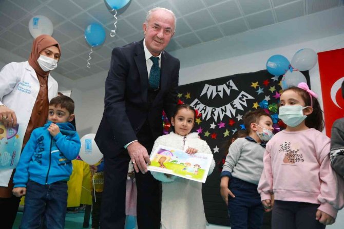 Başkan Akman, Miniklerin Karne Sevincine Ortak Oldu