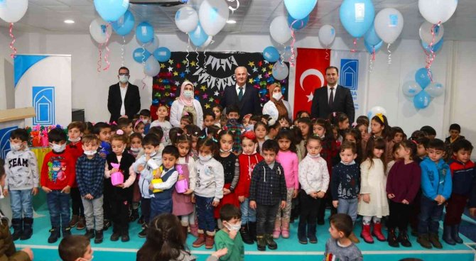 Başkan Akman, Miniklerin Karne Sevincine Ortak Oldu