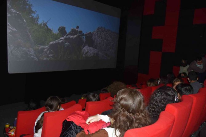 Agm Sinema Salonu Kapılarını ’İ̇yi Ki Varsın Eren’ İle Açtı