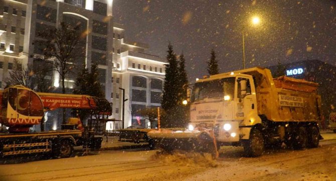 Ankara Büyükşehir Belediyesi Karla Mücadelede Teyakkuzda