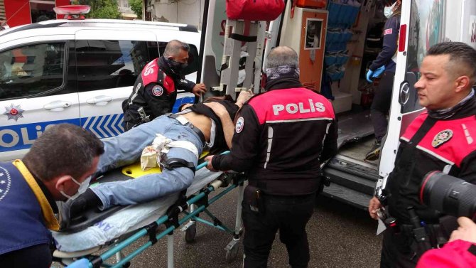 İ̇ki Arkadaşın Kavgasında Kan Aktı: 2 Yaralı