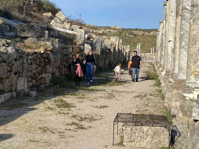 Perge Antik Kenti’nin Ziyaretçi Sayısı 2021 Yılında Yüzde Yüz Arttı