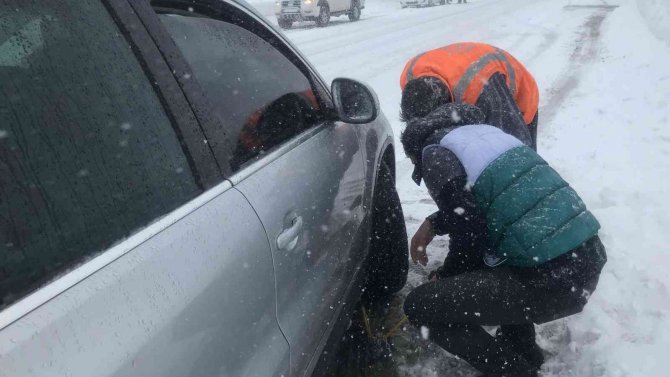 Akseki-seydişehir Karayolu Kar Ve Tipi Sebebiyle Tamamen Trafiğe Kapandı.