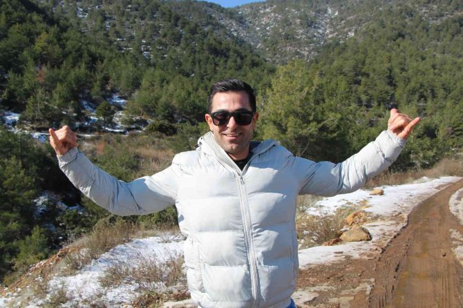 Hatay’da Yamaç Paraşütü İle ‘Tohum Bombası’ Attılar