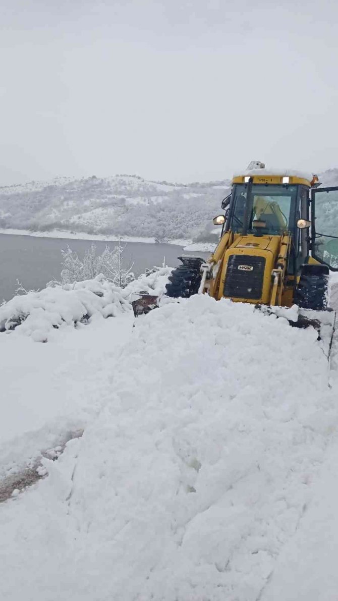 Balıkesir’de 68 Kırsal Mahalle Yolunda Kar Yağışı Nedeniyle Ulaşım Sağlanamıyor.