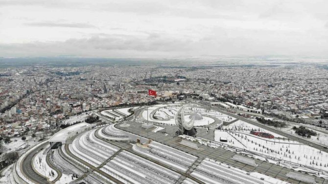 Şehrin Merkezine Yağan Kar Drone İle Görüntülendi