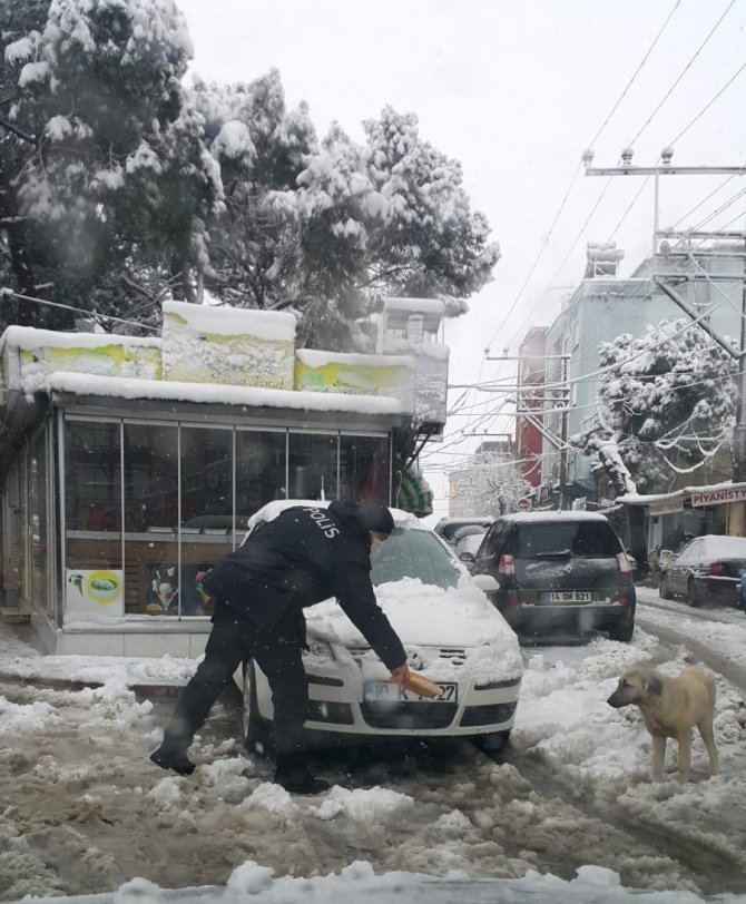 Sokak Hayvanlarına Emniyet Güçleri Sahip Çıktı