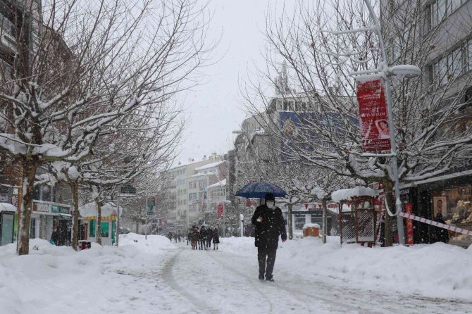 Bolu Kent Merkezinde Kar Yağışı Etkili Oluyor