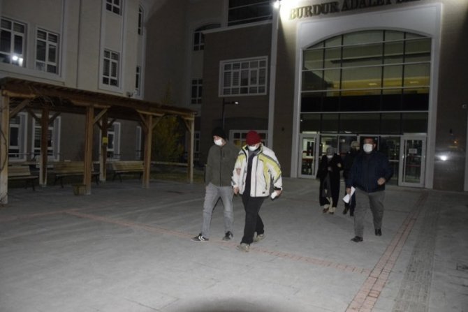 Burdur’da Avukatlardan Sorumlu Fetö Şüphelileri Tutuklandı