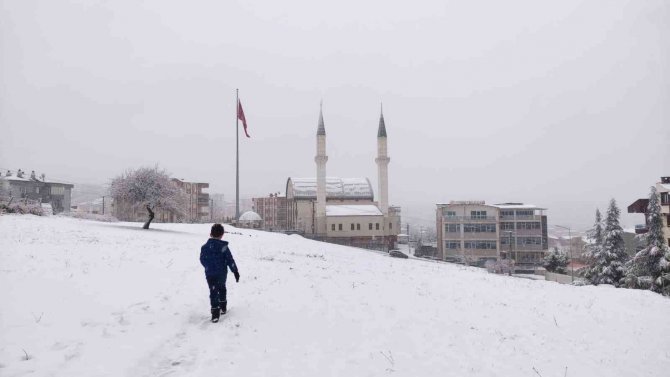 Bursa’da Karla Mücadele Aralıksız Sürüyor
