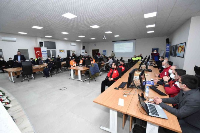 Bursa Valisi Canpolat, ’’Şu An İçin Herhangi Bir Sorun Gözükmüyor’’