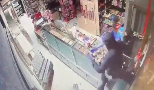 Bursa’da Kuruyemişçiye Giren Hırsızlar, 30 Bin Liralık Sigarayı Çalıp Kayıplara Karıştı