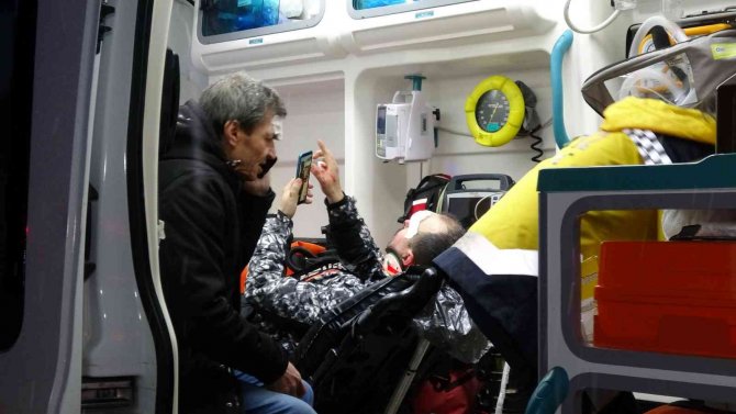 Bursa’da Minibüs Tırla Çarpıştı: 4 Yaralı