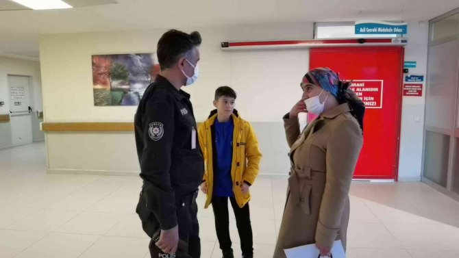 Bursa’da Başıboş Köpek Kartopu Oynayan Gence Saldırdı
