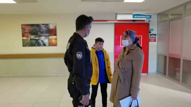 Bursa’da Başıboş Köpek Kartopu Oynayan Gence Saldırdı